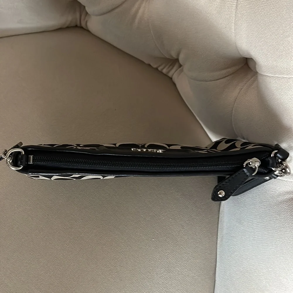 Coach black and tan jacquard logo and black leather clutch wristlet_4